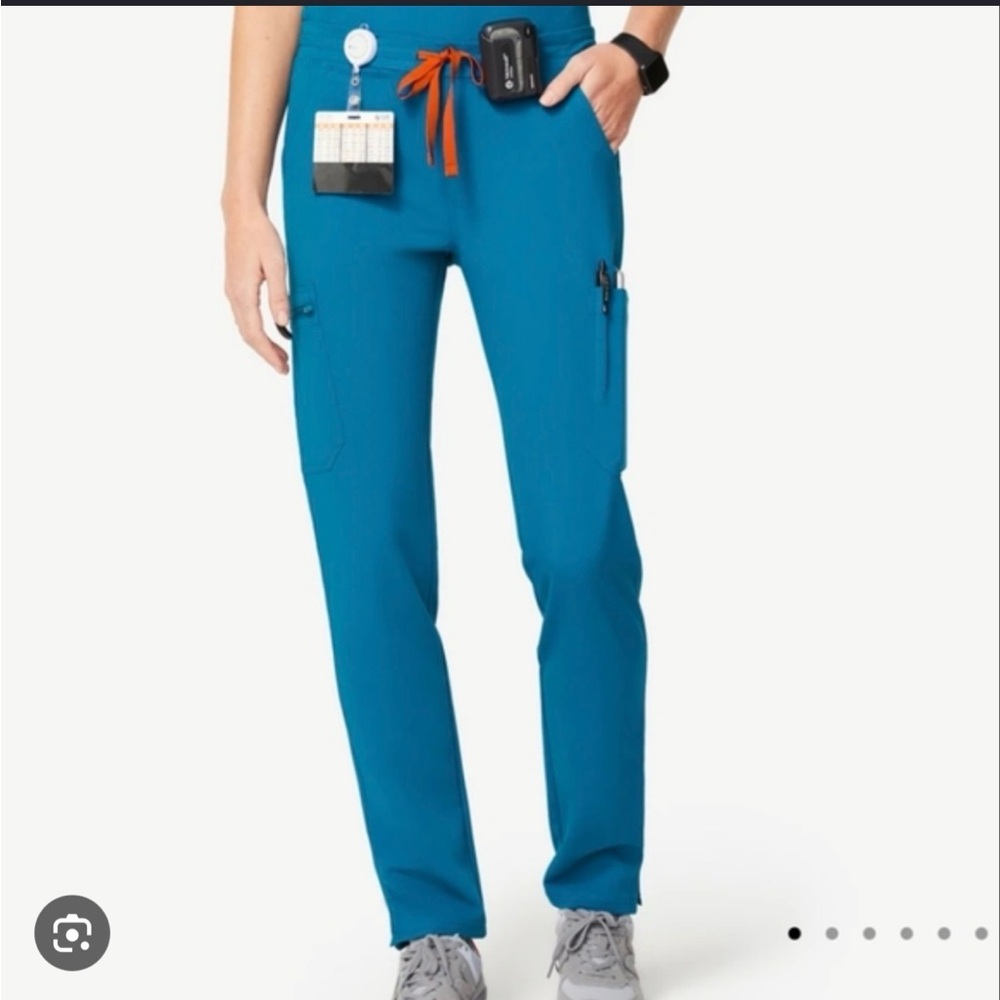 Figs Yola Slim Scrub Pant in size small petite alps blue
